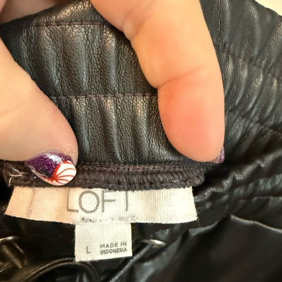 LOFT Black women’s synthetic leather pants size Large elastic waist tie EUC - Picture 5 of 11